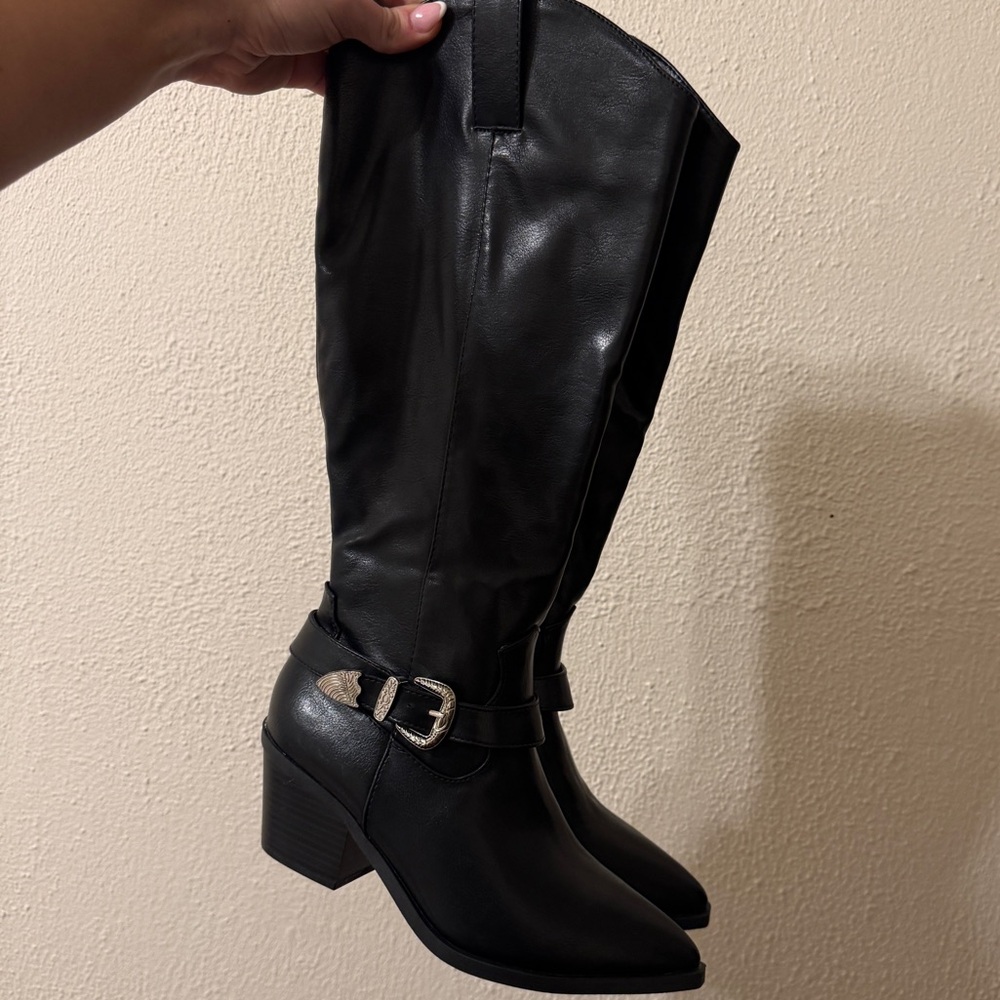 NWT Windsor Faux Leather Pointed Toe Buckle Boot Black Size 8